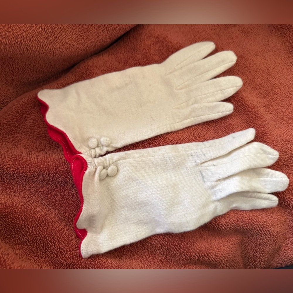 Le Palais Vintage Cream Gloves with Red Scalloped Trim and Button